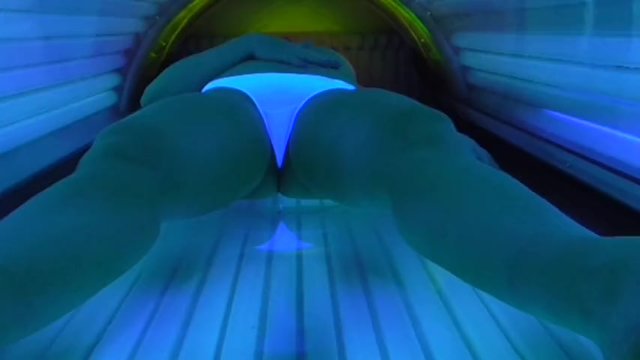 CAM MASTURBATION PUBLIC SOLARIUM WITH TOY
