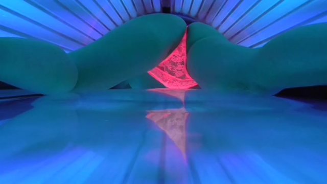 CAUGHT MASTURBATION PUBLIC SOLARIUM HUGE BIG ASS