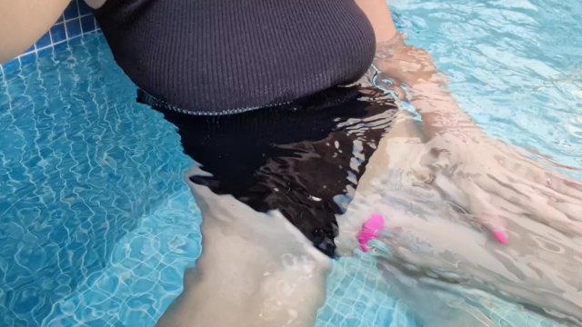 Lovense control orgasm in the public pool