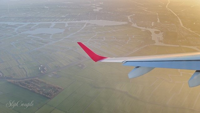 Very sloppy Handjob and Blowjob in a plane - so risky in public