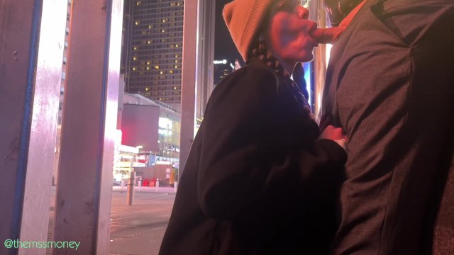 EXTREMELY RISKY BLOWJOB BEHIND POLICE STATION IN NYC