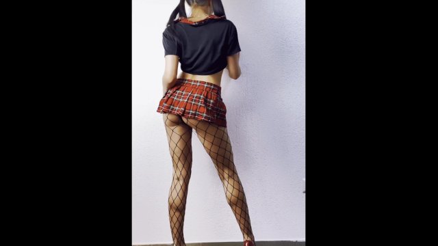 Dancing like a whore, check out my figure!