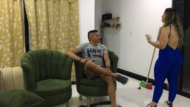 mi hermanastro no quiere que salga asi al gym