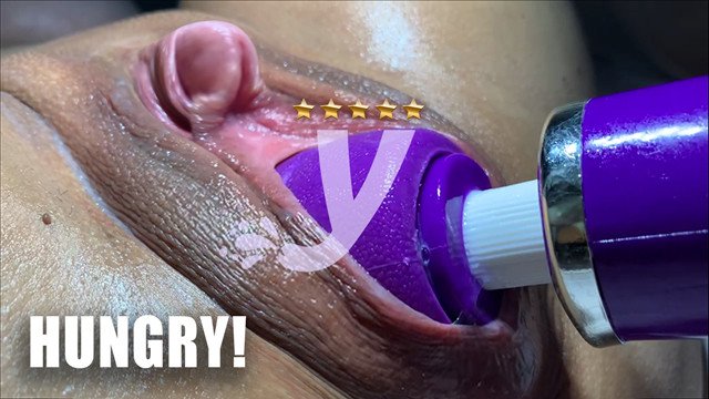 STRETCHING her pussy with a Magic Wand!
