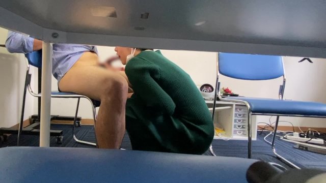 会社の会議室でエッチな事務員さんにおちんちんをペロペロしてもらった