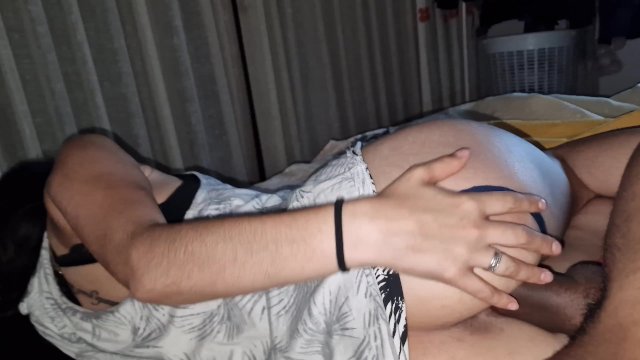 ME DEJO COGER EN CUCHARITA POR MI HERMANASTRO SIN HACER RUIDO PARA QUE NO NOS PILLEN