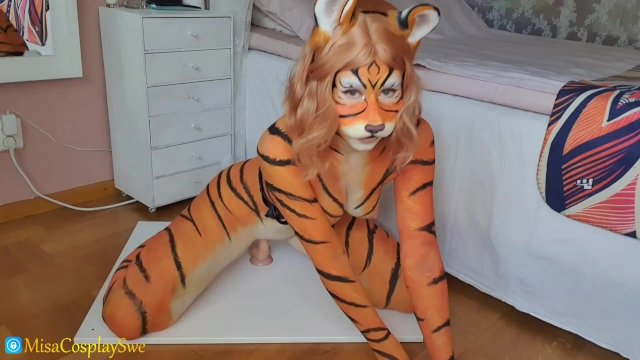 Tiger bodypaint - Dildo riding and BJ - MisaCosplaySwe