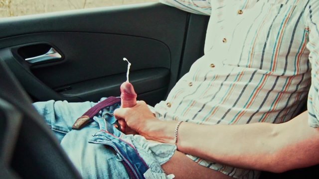 Two guys gave a handjob and blowjob in a rented car while on vacation