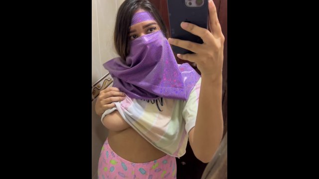 فضحية محجبة شرموطة بوس ودعك ودلع مع حارس سوبر ماركت جواالحمام وصوتها بينسمع براوهي تتناك 😱🇪🇬