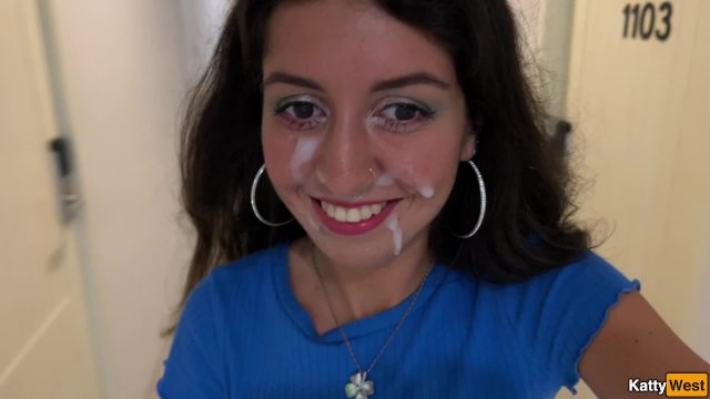 Проиграла в игру и пошла гулять на улицу со спермой на лице - Cumwalk