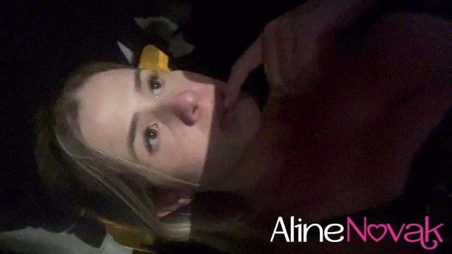 Loira  saiu com seu marido atrás de outro no parque