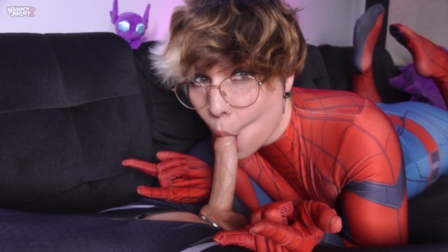 Spiderslut begs twink to shoot webs all over their face