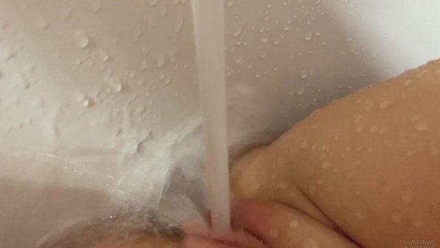 First time trying to masturbate with water jet