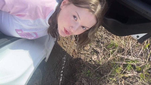 Little babe girl gave herself to be fucked in the ass by a taxi driver and he pissed in her mouth
