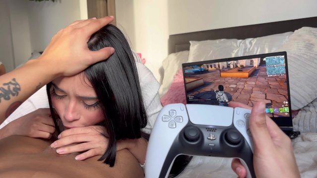 My hot stepsister doesn't let me play quietly and makes me cum FORTNITE