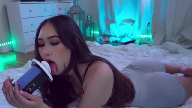 STEPSIS LICKING YOUR EARS (ASMR)