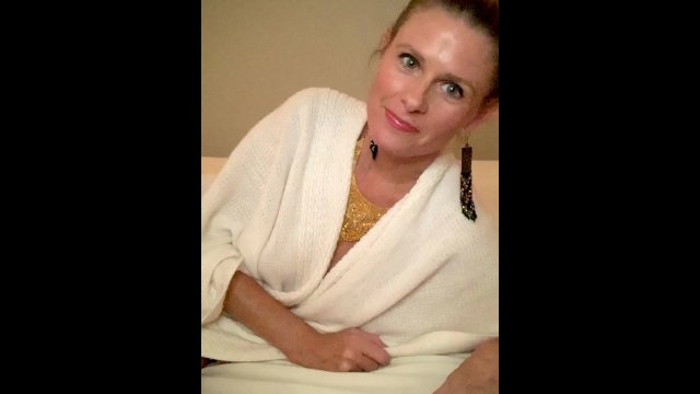 Pretty MILF Reya Lovenlight first ever self pleasure tape for bf