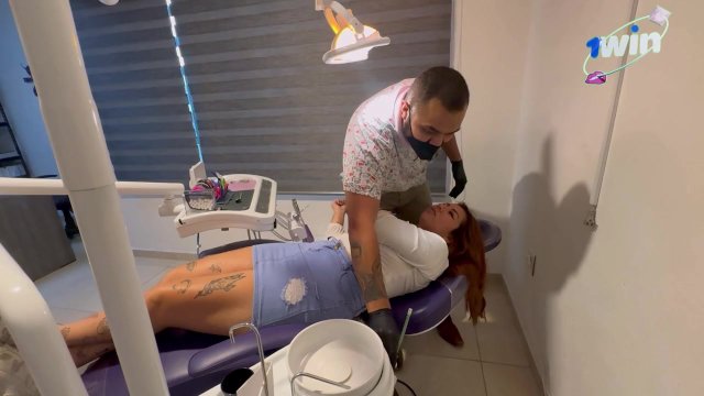 DENTISTA ACEPTA COGER CON SU PACIENTE