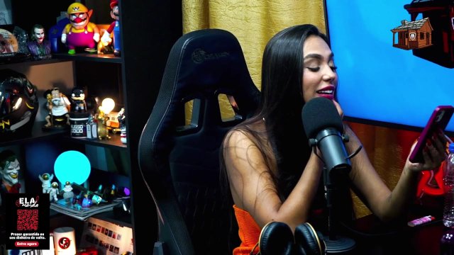 A Carioca amou o Pau do apresentador do Podcast, queria colocar o plug no cuzinho - Pápum no Barraco