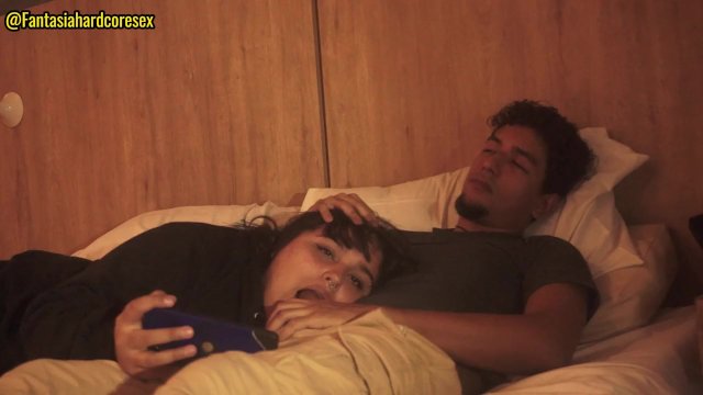 Mi hermanastra se traga mi pene despues de ver una pelicula juntos EPISODIO 1/2
