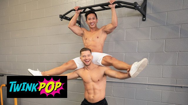 TWINKPOP - As Deacon Bench Presses In The Gym, He Sucks Dale's Hard Pole Before Taking His Ass