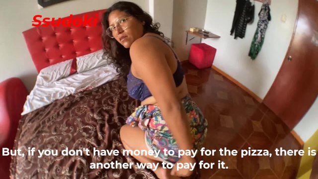 Me quedo sin dinero y le pago al repartidor con sexo mientras mi marido no esta es cachudo.SUB ENG