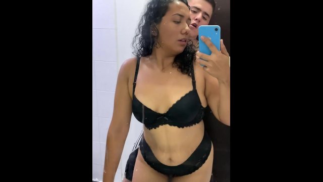 A QUICKIN WITH MY GIRLFRIEND IN THE BATHROOM OF MY HOUSE