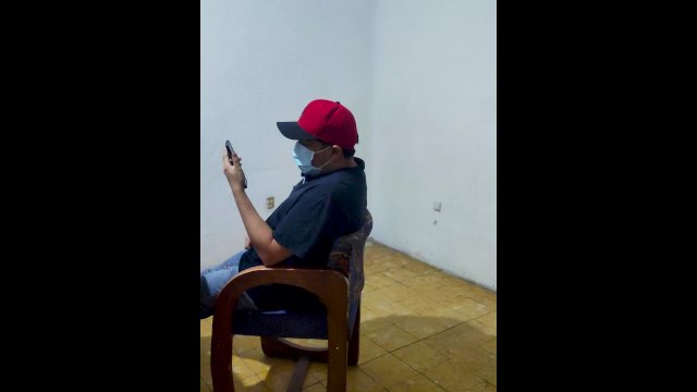 ME SORPRENDE MIRANDO SUS VIDEOS y ME PIDE QUE LE LLENE EL CULO
