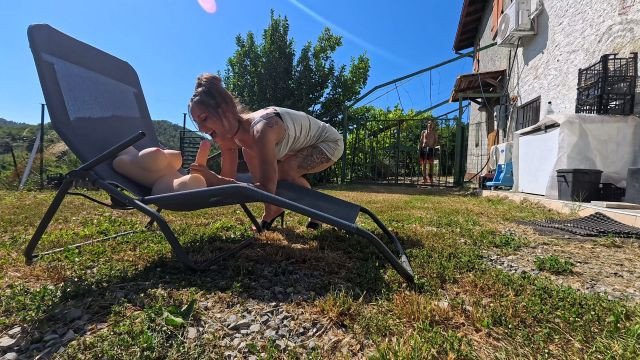 Il marito la lascia a casa e la troia ci prova con il vicino (tantaly)