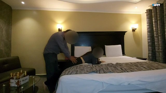 Me llevo a la esposa  de mi  vecino al motel por puta parte1 subtitulos en inglés, real 19 años