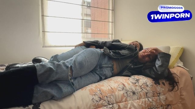 Two slutty lesbians fuck in leather jackets and boots.