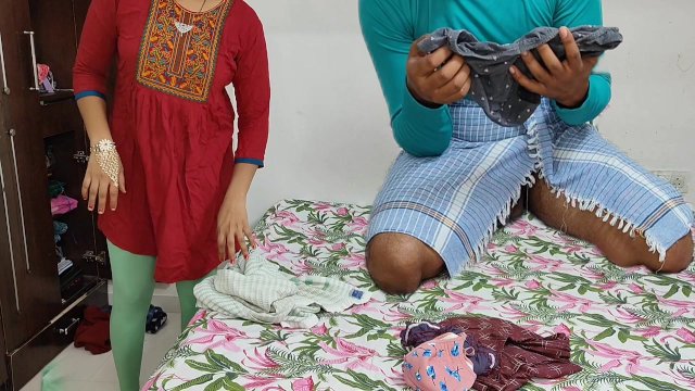 Komal nahane ja Rahi thi to uske dost ne chupaye kapde