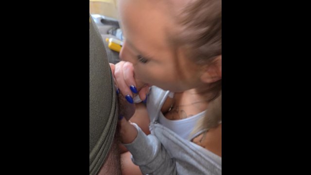 Thick tatted stepsis sucks big cock