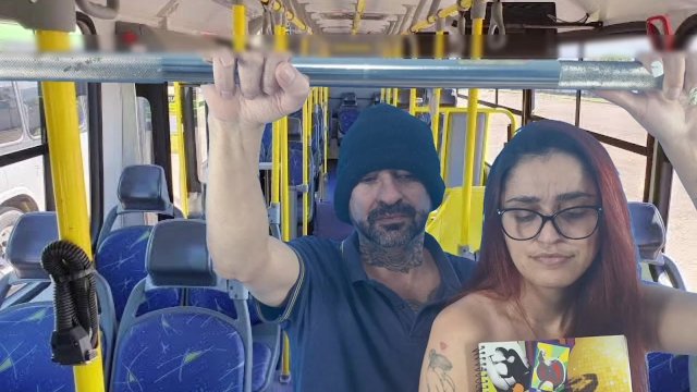 Estudante foi fodida por trás dentro do onibus por um estranho!