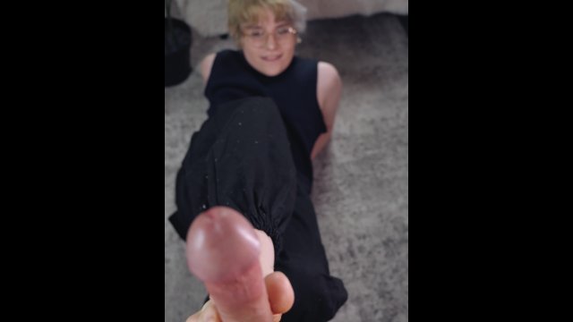 Cloud Strife Uses their feet and sucks Big Buster sword cock
