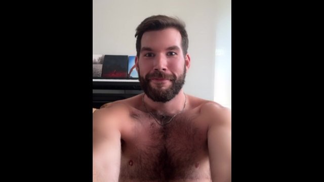 Tiktok streamer Jay Mason accidentally flashes massive cock on live stream