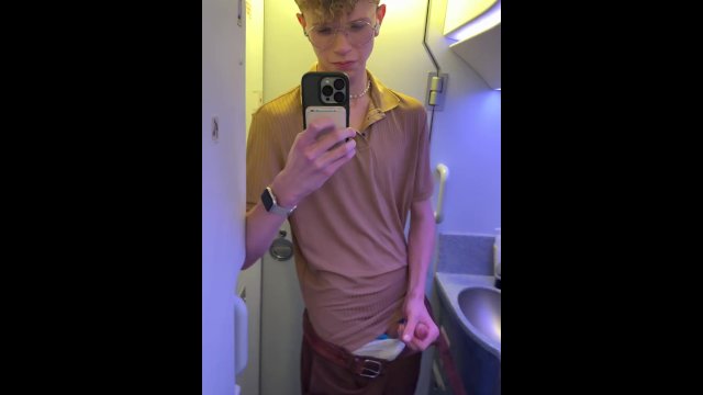 I couldn't handle myself so i jerked off in the plane bathroom