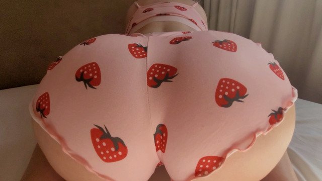 Cock can't Get enough of This Strawberry and Big Round Ass