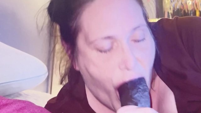 Hot thick midget suck and slurping on a bbc