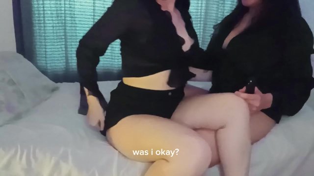 mi jefa me pide que la coja  lesbianas metiéndose dedos