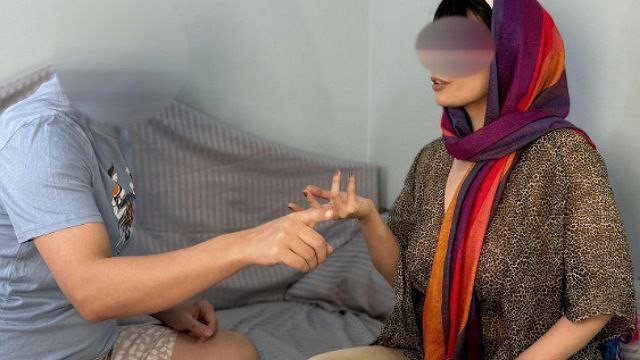 ز.ن.د.ا.ی.ی جوونم من تو خیابون با اون آقاهه دیدمت کی بود . الان دیگه باید کیر منو تست کنی step mom
