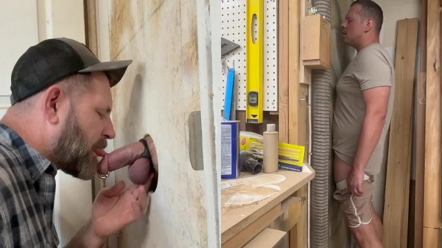 Workshop Gloryhole - servicing cute pup