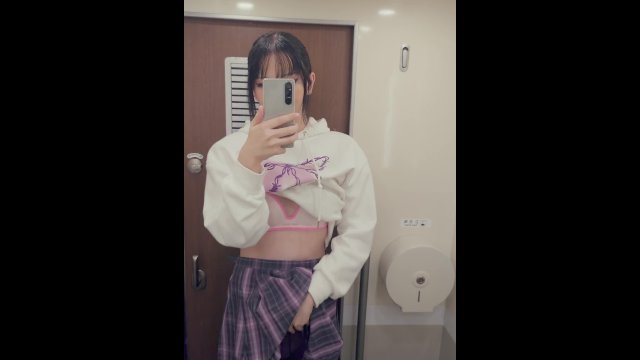 伪娘 高铁卫生间射精