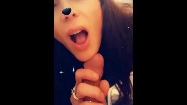 MILF HENTAI AMATEUR - Une Brunette se tape le cousin de son mari dans son dos à un apéro entre amis