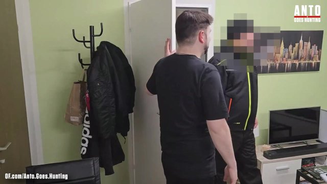 Married Installer-Worker accepts my offer and lets me give him a blowjob for $
