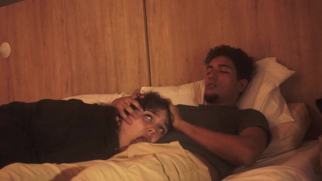 A mi hermanastro le gusta cuando nos quedamos solos por que le encanta que le coma la polla