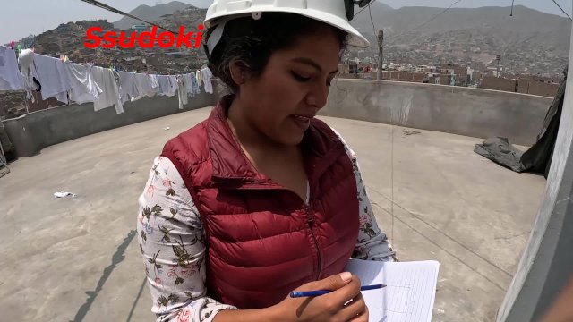 Folle con la ingenera, una morena cachonda y sexy que estaba ansiosa por coger