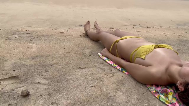 لب ساحل پیدام کرد بهش کس دادم  He found me near beach and I give him my pussy