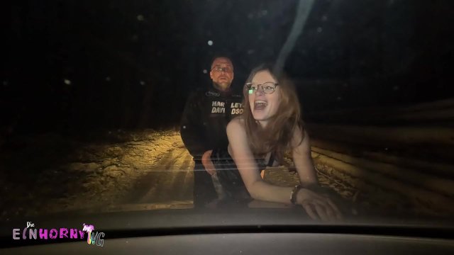 Ehefrau auf dem Parkplatz zum Ficken angeboten - tausche Pussyfüllung gegen Tankfüllung!
