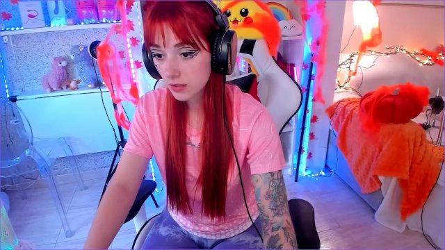 sexy gamer cant hold her juices